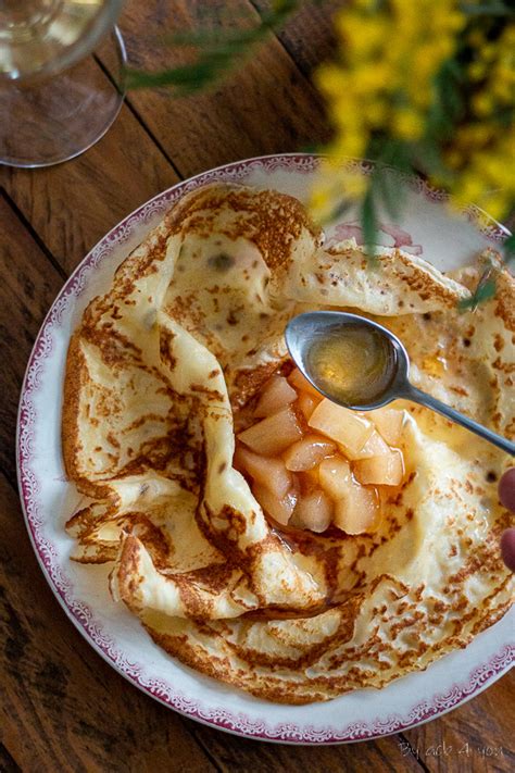 Aumonière de crêpes aux poires pochées au vin blanc doux