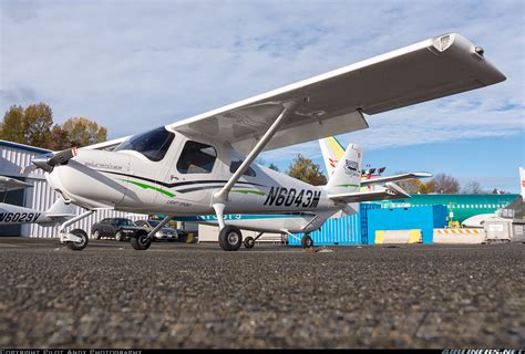 Cessna 162 Skycatcher Rainier Flight Service Aviation Photo