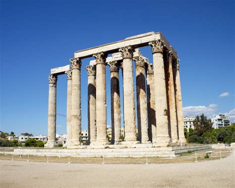 Ruinas Del Templo Olímpico Del Zeus Grecia Foto de archivo Imagen de