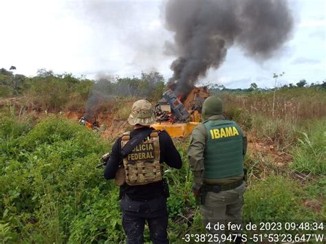 PF e Ibama destroem máquinas de garimpo perto de terras indígenas no