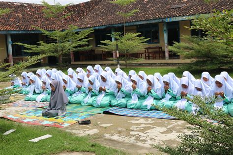 Sujud Syukur Atas Selesainya Ujian Niha I Gelombang Pertama Santri