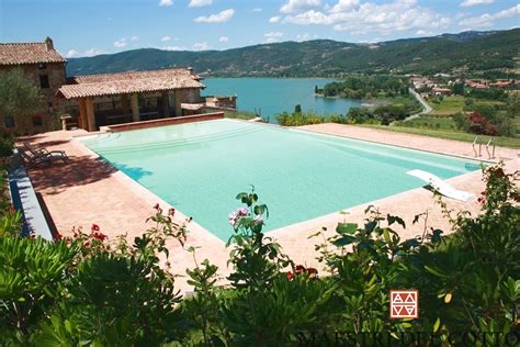 Piscina A Tuoro Pavimento In Cotto Rosato Toscano Vissuto Maestri Del