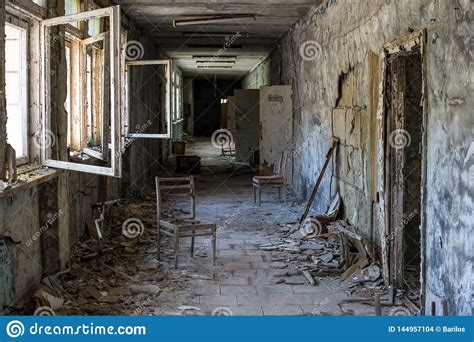 Couloir De Coll Ge Abandonn Dans La Ville De Pripyat Dans La Zone D