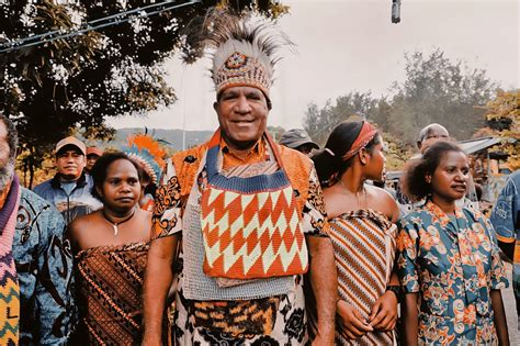 Soal Gubernur Papua Yan Mandenas Paulus Waterpauw Figur Tepat Dambaan