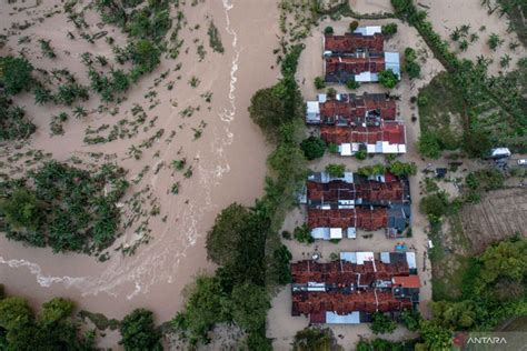 Banjir Bandang Di Perumahan Dinar Indah Semarang Antara News