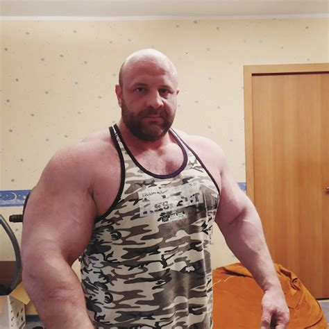 Muscle Lover Russian Musclebear Viktor Goncharov