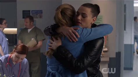 Supergirl 4x15 Lena Kara Hug Scene Part2 Youtube