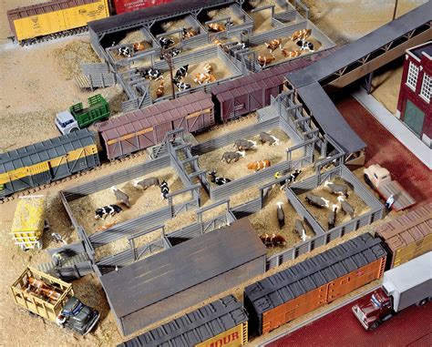 Walthers Cornerstone Series Kit HO Scale Stockyard, Buildings - Amazon ...