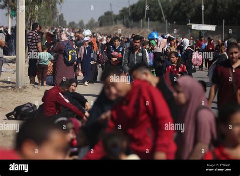 Gaza City Novembre Familles Palestiniennes Fuyant La Ville De