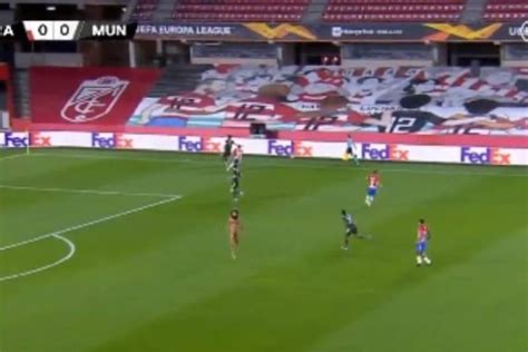 Granada Manchester United Uomo Nudo Invade Il Campo Video