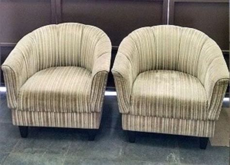 Poltronas Modelo Bela Tecido Veludo Em Bom Estado Ofertas