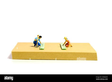 Creative Miniature People Toy Figure Photography Sticky Notes Installation A Couple Doing