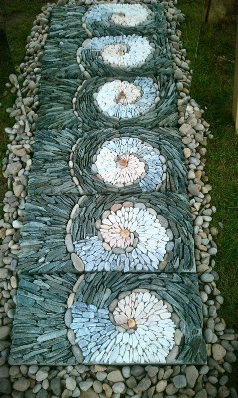 25 Garden Pathway Pebble Mosaic Ideas For Your Home Surroundings