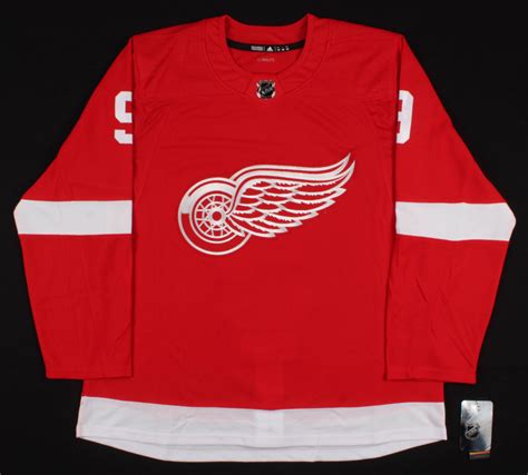 Gordie Howe Signed Detroit Red Wings Jersey (Schwartz COA) | Pristine ...