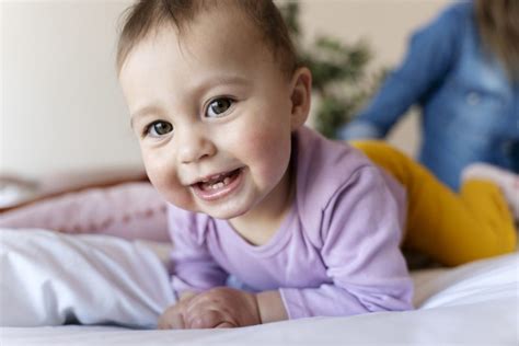 9 Ciri Bayi Sehat Yang Harus Diketahui Orangtua Berkeluarga