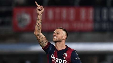 TMW La Curva Nord Riaccoglie Arnautovic 13 Anni Dopo Bentornato A