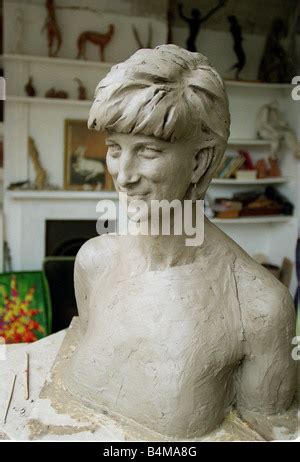 Lesley Proven With Her Sculpture Of Princess Diana August In Her