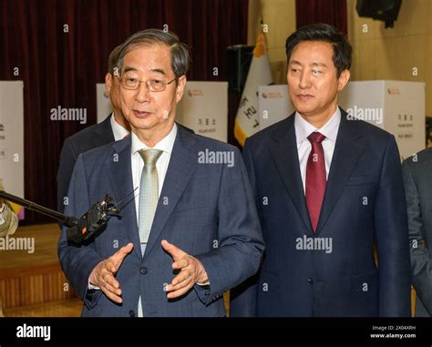 South Korean Prime Minister Han Duck Soo L And Seoul Mayor Oh Se Hoon