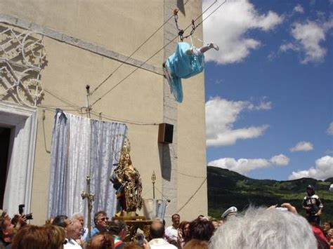 Si Ripetuta Oggi A Vastogirardi La Tradizione Del Volo Dell Angelo