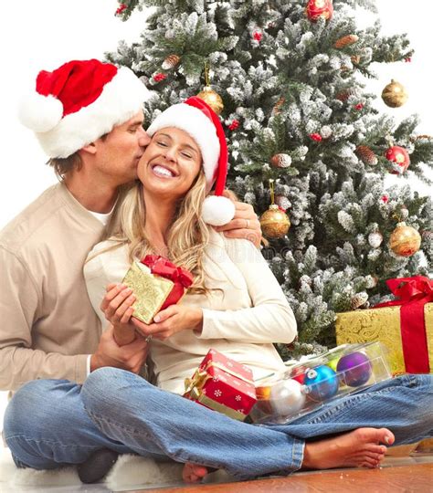 List 98 Pictures Christmas Couple Pictures Outside Excellent