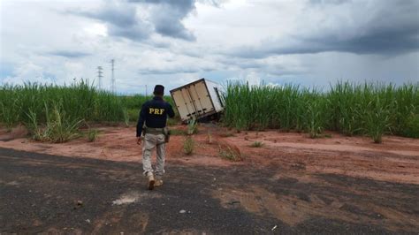 Prf E Pmmg Recuperam Carga De Defensivos Agr Colas Roubada Em Goi S E