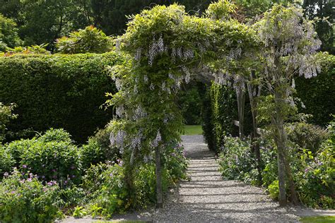 Marlfield House Gardens - Picture Gallery of Marlfield Gardens