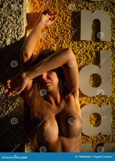 Sexy Body Nude Woman Una Bella Ragazza Nuda Sensuale Immagine Stock