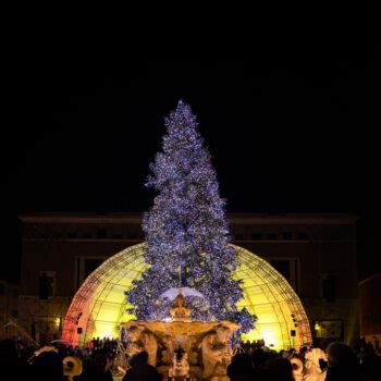 Pesaro Alberi Di Natale Comuni Mila Dubbing Marche