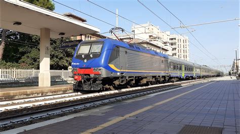 Treni Sulla Linea Adriatica In Transito Arrivo E In Partenza Nella