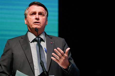 Bolsonaro descarta cuarentena a pesar del creciente número de casos de