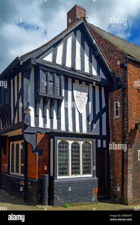 Uk Derbyshire Chesterfield The Royal Oak Pub On The Shambles Stock