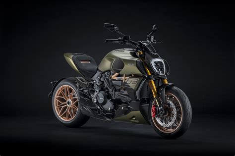 Une Ducati Diavel 1260 Lamborghini à 630 Exemplaires Actu Moto