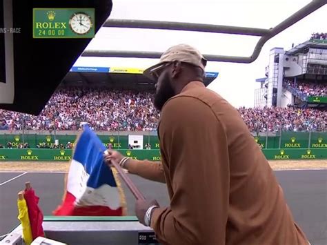 LeBron James Firma El Banderazo De Salida En El Centenario De Las 24