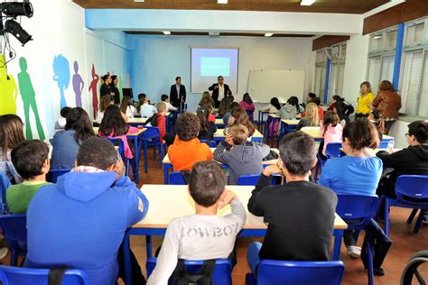 Alunos Participam Em Sessões De Sensibilização