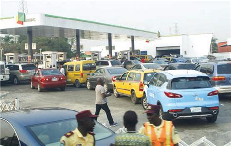 Petrol Scarcity Looms As Long Queues Resurface In Lagos Ogun