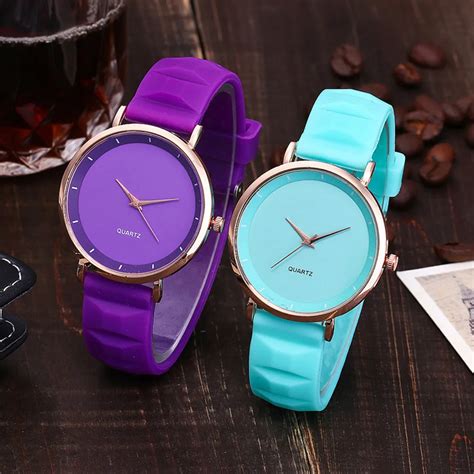 Luxury Ladies Silicone Strap Watches Fashion Women Silicone Casual Watch Luxury Analog Quartz