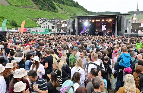 6000 Besucher beim Open Air in Dernau Wasser vun Kölle trifft Wein von