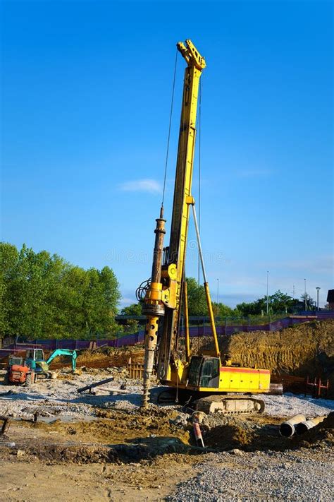 Rotary Drilling Rig Machine Stock Photo - Image of machinery, breaker: 155429088