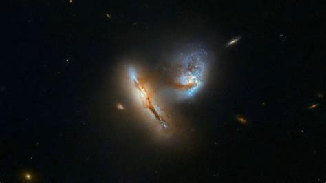 NASA Hubble Snaps Galaxy Collision In Spectacular Detail - Gizbot News