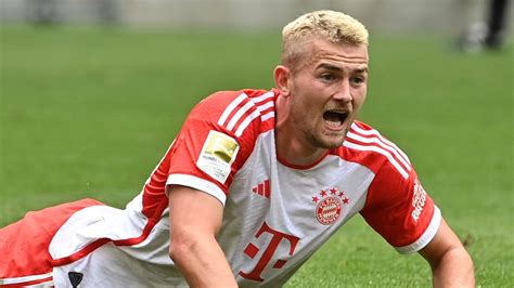 Fc Bayern Matthijs De Ligt F Llt Noch L Nger Aus Schmerzen Ziemlich