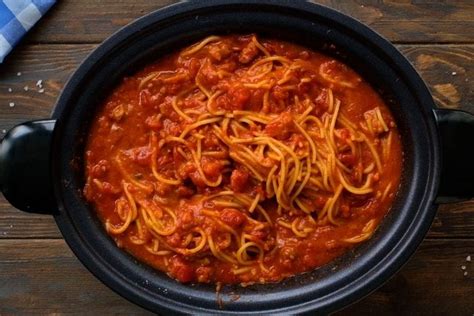 Crock Pot Spaghetti Easy Dinner Recipe Julies Eats And Treats