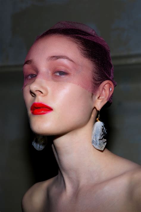Tendencias De Belleza 2024 Peinados Delineados Maquillaje Y Cabello