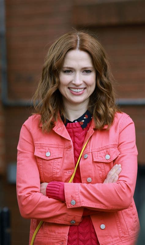 Ellie Kemper On The Set Of Unbreakable Kimmy Schmidt In New York 0520