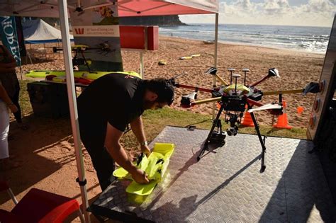 Vid O Pour La Premi Re Fois Un Drone Sauve Des Nageurs En Australie