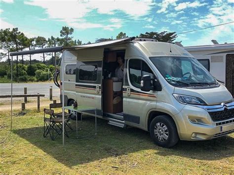 Qué llevar en un viaje en furgoneta camper o autocaravana 2024