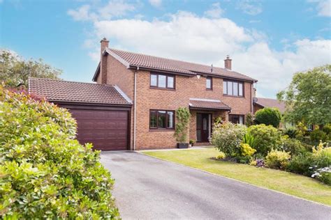 Garth Close Hambleton Selby Yo8 4 Bedroom Detached House For Sale