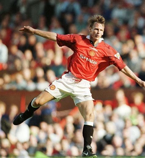 Teddy Sheringham Of Man Utd In 1997 Teddy Sheringham Man Man Utd Crest