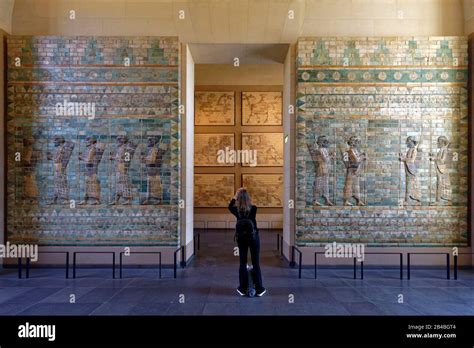 Palace Of Darius Painting Hi Res Stock Photography And Images Alamy