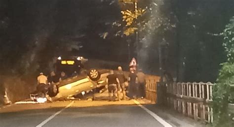 Vecchia Lecco Ballabio Cappotta Con L Auto Ferito 50ennne