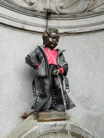 Mannekin Pis In Johnny Hallydays Iconic Rock N Roll Outfit The